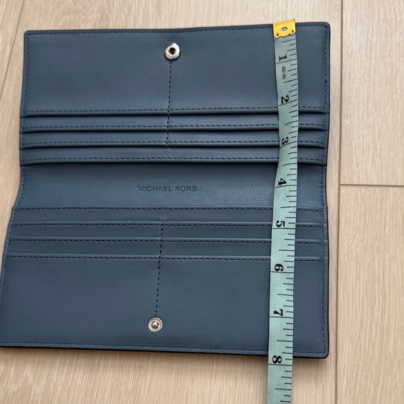 Michael Kors Reed Large Bifold Wallet - Picture 9 of 9